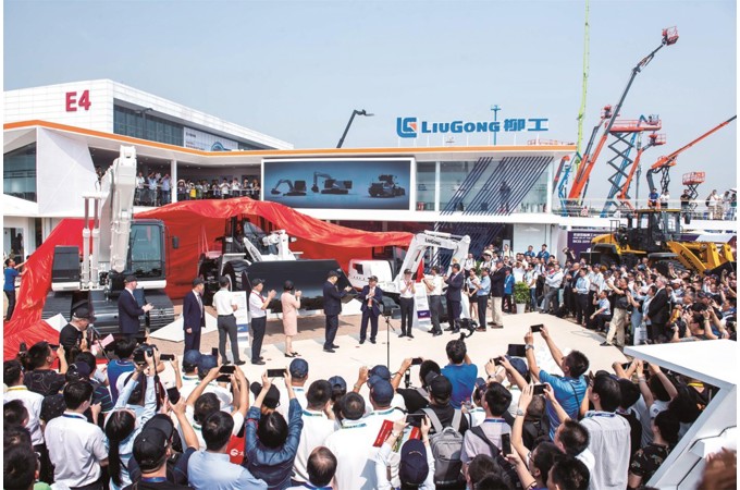 2019年發(fā)布全球首臺(tái)商用5G遙控裝載機(jī)及三款純電動(dòng)設(shè)備，推動(dòng)行業(yè)電智化轉(zhuǎn)型邁出堅(jiān)實(shí)的一步