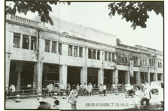 1958年，527名工人從上海等地來到柳州建廠扎根、白手起家，建造了柳工前身“柳州建筑機(jī)械制造廠”，標(biāo)志著柳工正式創(chuàng)建