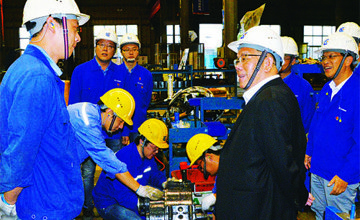 深入基層訪實情 鼓足干勁促提升 曾光安視察江蘇柳工和柳工常州公司