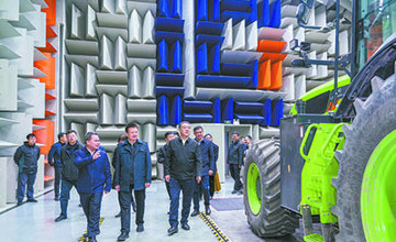 自治區(qū)副主席、自治區(qū)國資委黨委書記胡帆到柳工調(diào)研