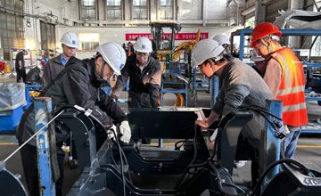 裝載機(jī)業(yè)務(wù)群新大學(xué)生職工圓滿完成首次裝機(jī)任務(wù)