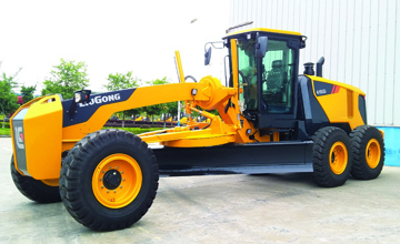 視野開闊　造型獨(dú)特　公司全新開發(fā)第四代平地機(jī)面世