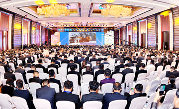 品質(zhì)引領(lǐng)發(fā)展 創(chuàng)新驅(qū)動未來 柳工2017年全球經(jīng)銷商年會在常州隆重舉行