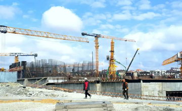 柳工江漢塔機(jī)首次海外“立塔”