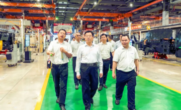 自治區(qū)副主席、自治區(qū)國資委黨委書記苗慶旺率隊到柳工調(diào)研