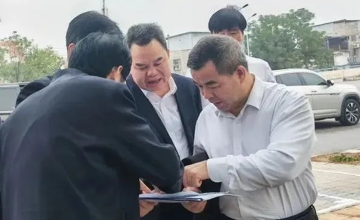 自治區(qū)國(guó)資委黨委委員、副主任唐愛斌到柳工調(diào)研