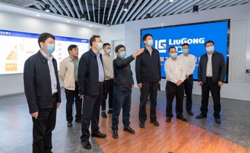 自治區(qū)政協(xié)副主席李彬、費(fèi)志榮一行到柳工調(diào)研