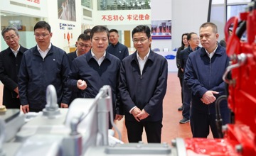 自治區(qū)副主席曹志強調(diào)研柳工：以科技創(chuàng)新引領產(chǎn)業(yè)創(chuàng)新 加快打造現(xiàn)代化支柱產(chǎn)業(yè)